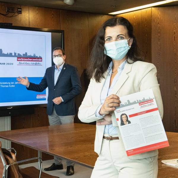 Verbraucherzentrale Essen übergibt Jahresbericht 2020