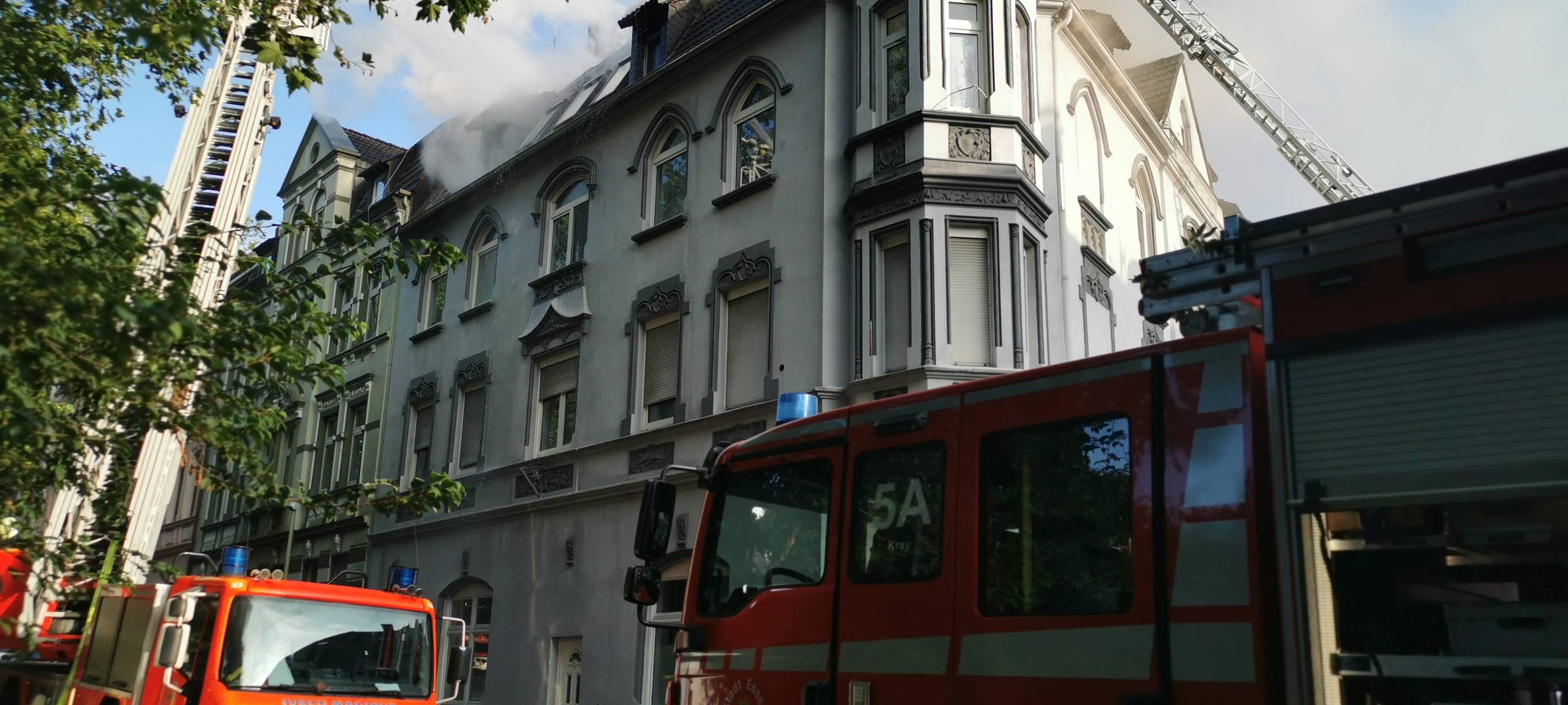 Feuer in Mehrfamilienhaus am Kamblickweg in Essen-Kray