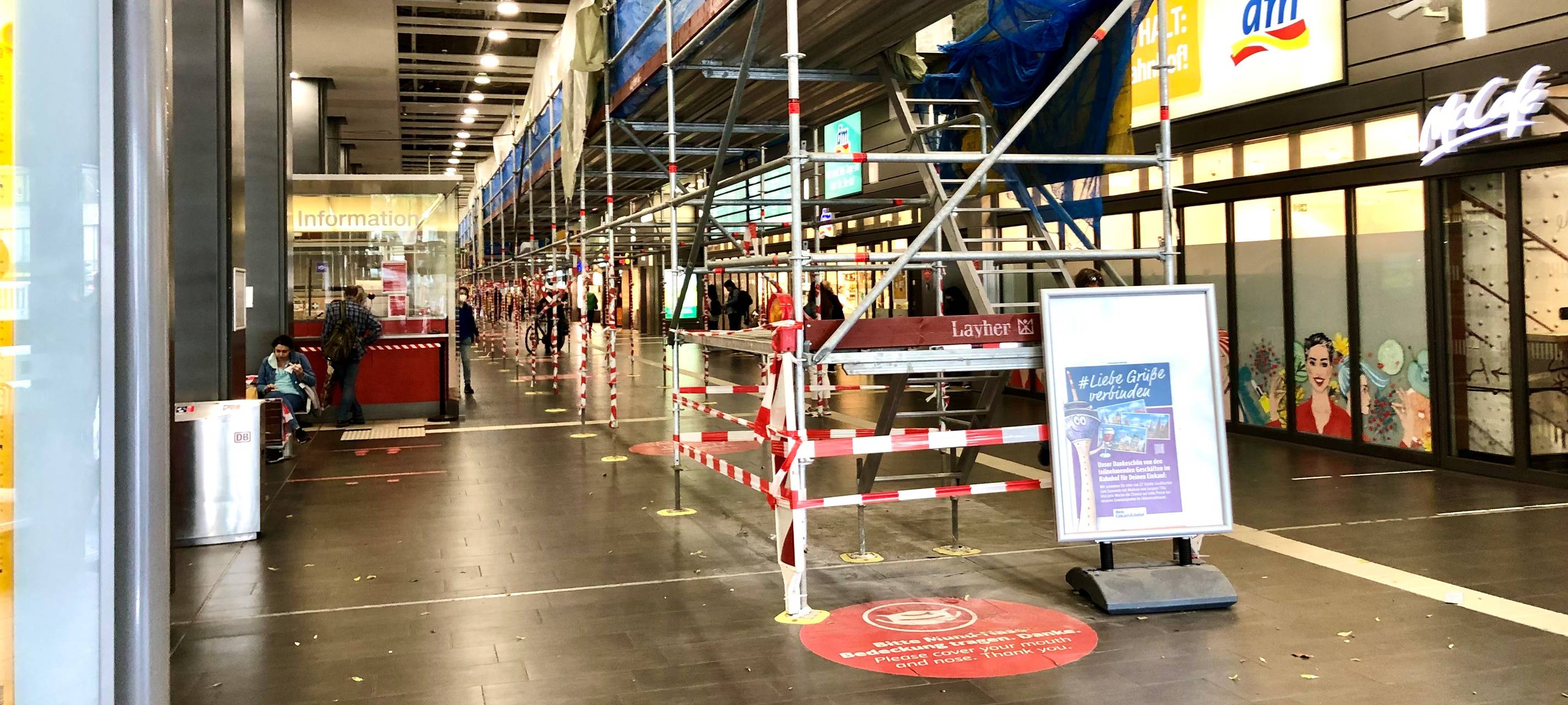 Riesiges Gerüst im Hauptbahnhof Essen - Sicherheit der Gleise wird geprüft