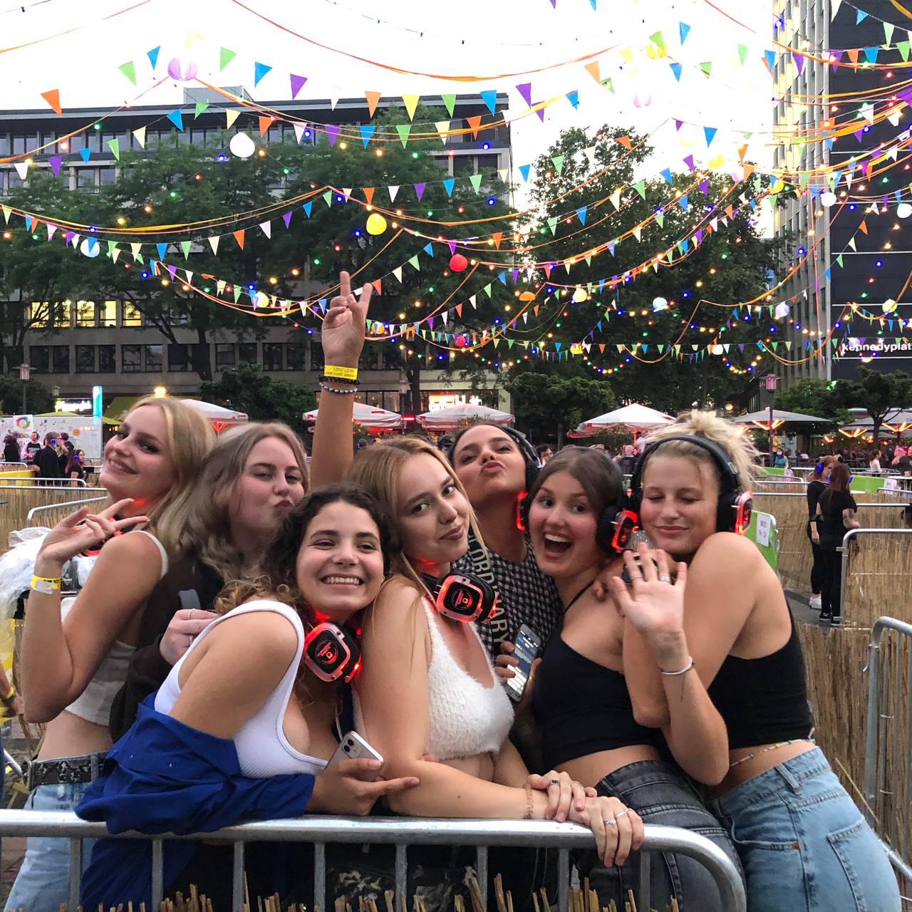 kopfhörer-disco-auf-dem-kennedyplatz-radio-essen
