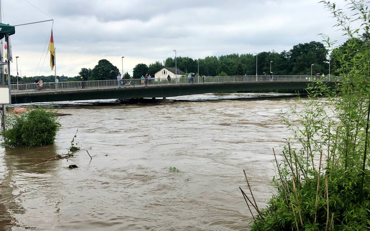 Kurt-Schumacher-Brücke bei Hochwasser