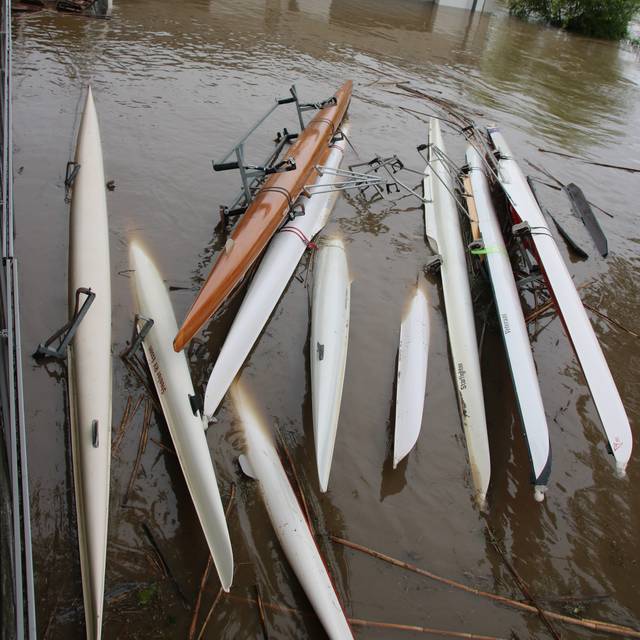 Die Boote des Steeler Rudervereins im Hochwasser