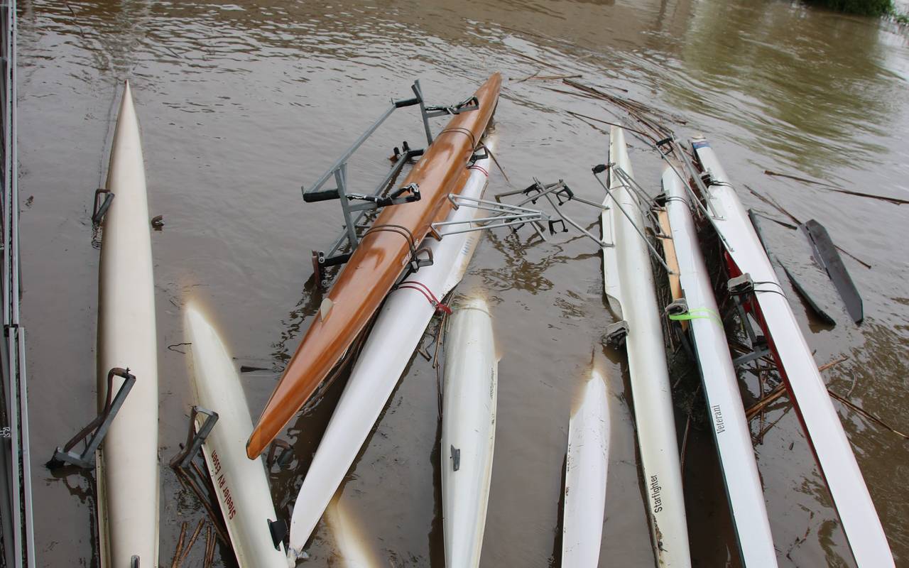 Die Boote des Steeler Rudervereins im Hochwasser