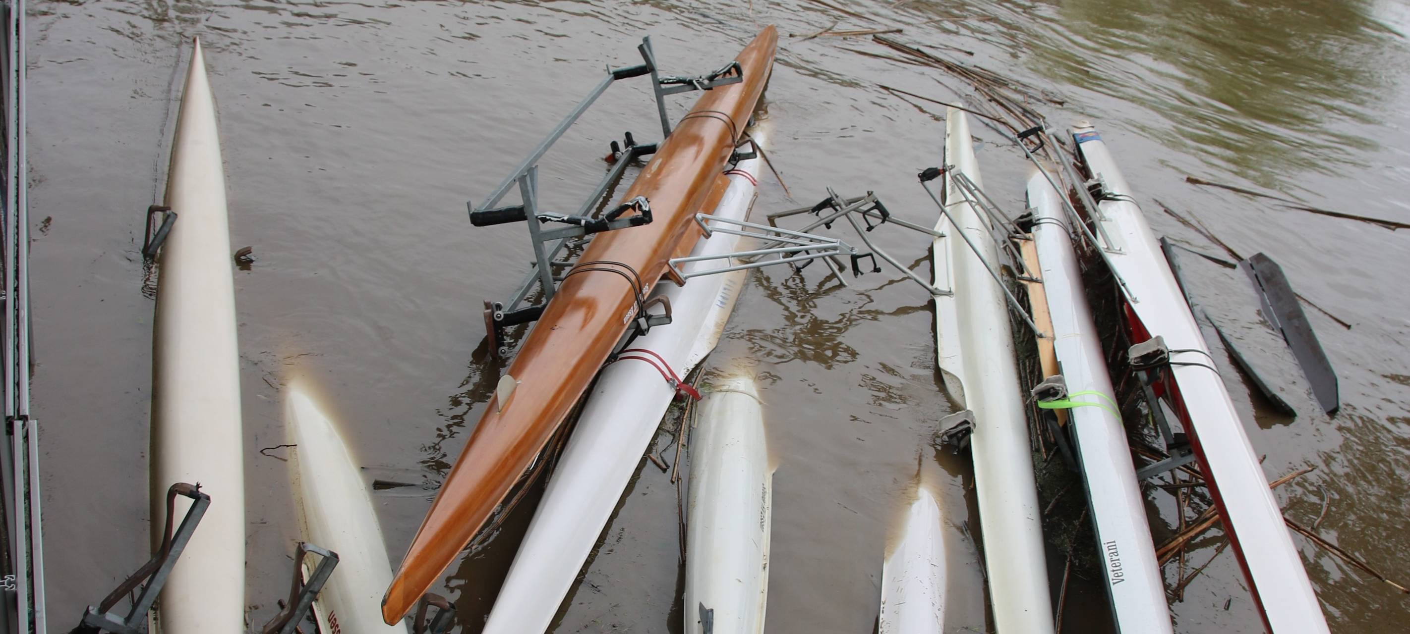 Die Boote des Steeler Rudervereins im Hochwasser