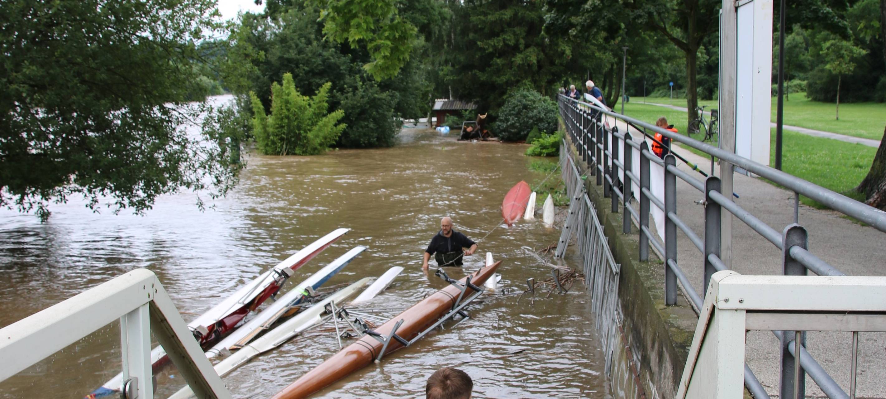 Der Steeler Ruderverein versucht, seine Boote zu retten