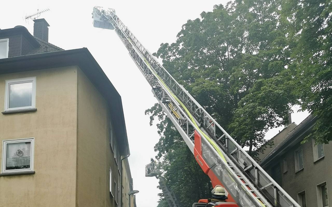 Dachstuhlbrand in der Bewerungestraße in Essen-Kray