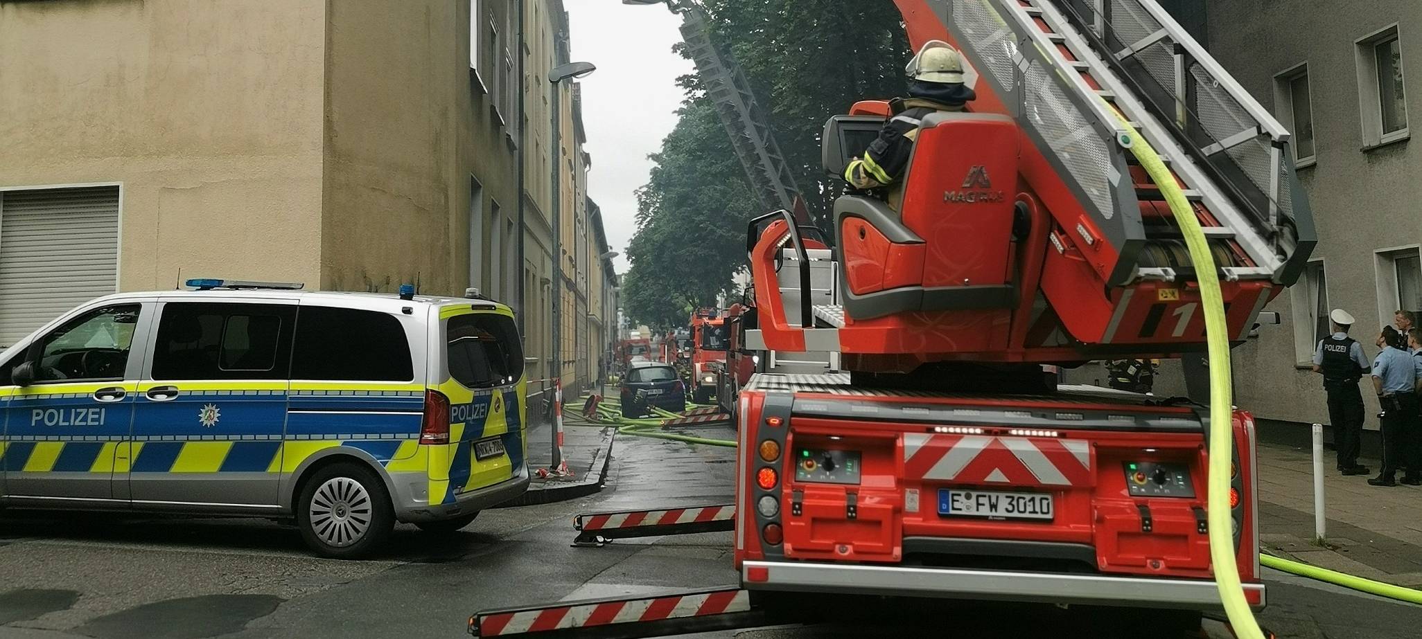 Dachstuhlbrand in der Bewerungestraße in Essen-Kray