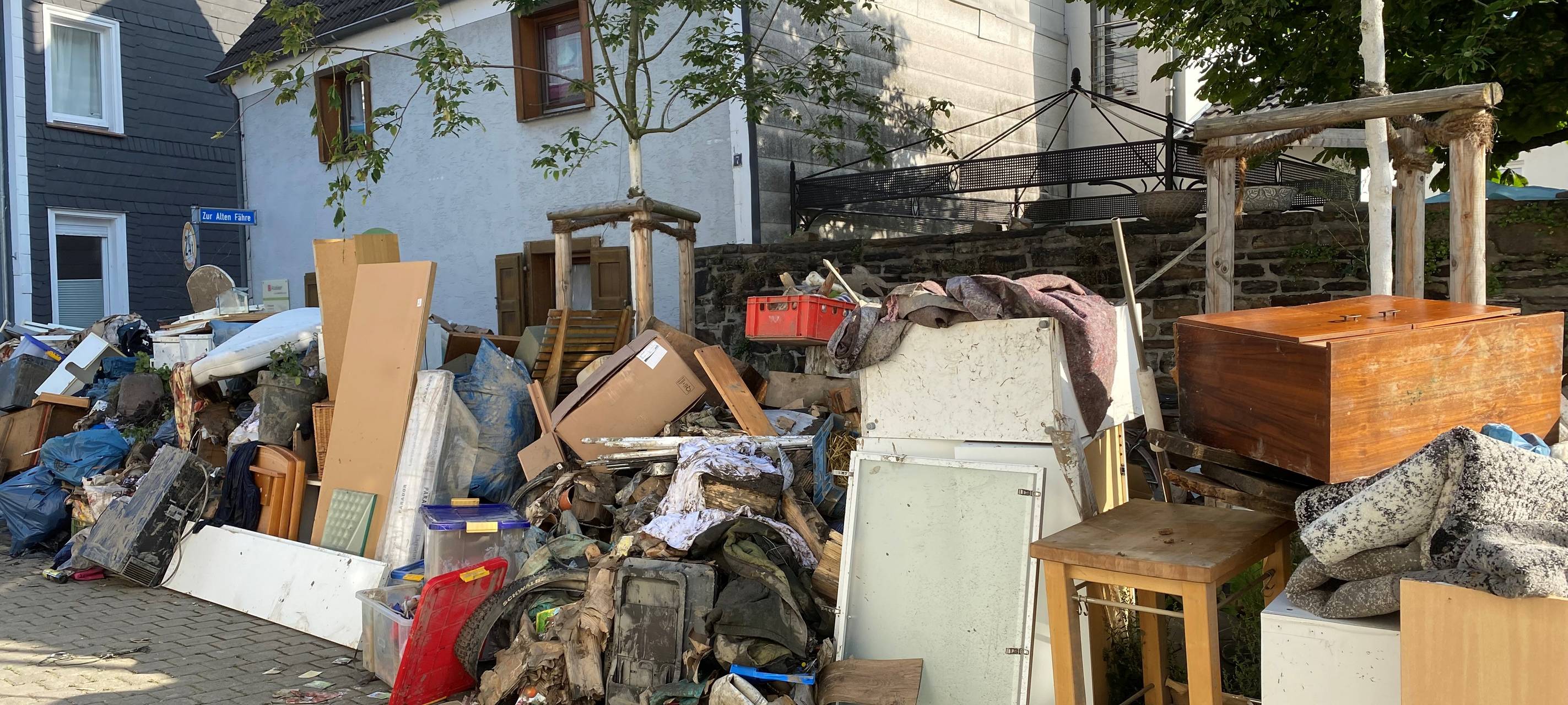 Essen: Tonnen an Sperrmüll nach dem Hochwasser