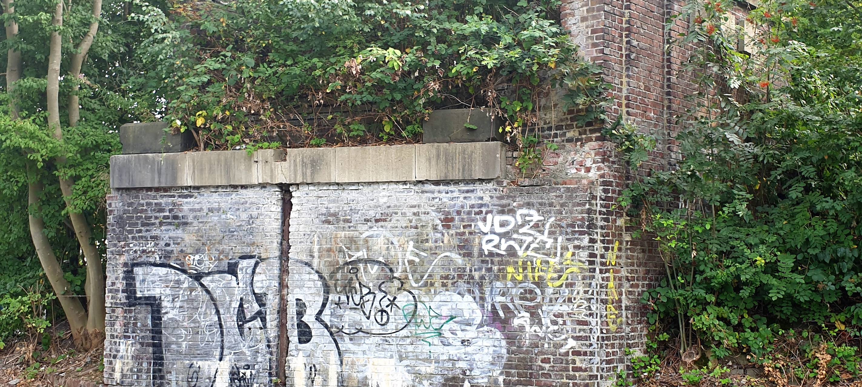 Brücken-Widerlager an der Kapitelwiese in Essen-Stoppenberg