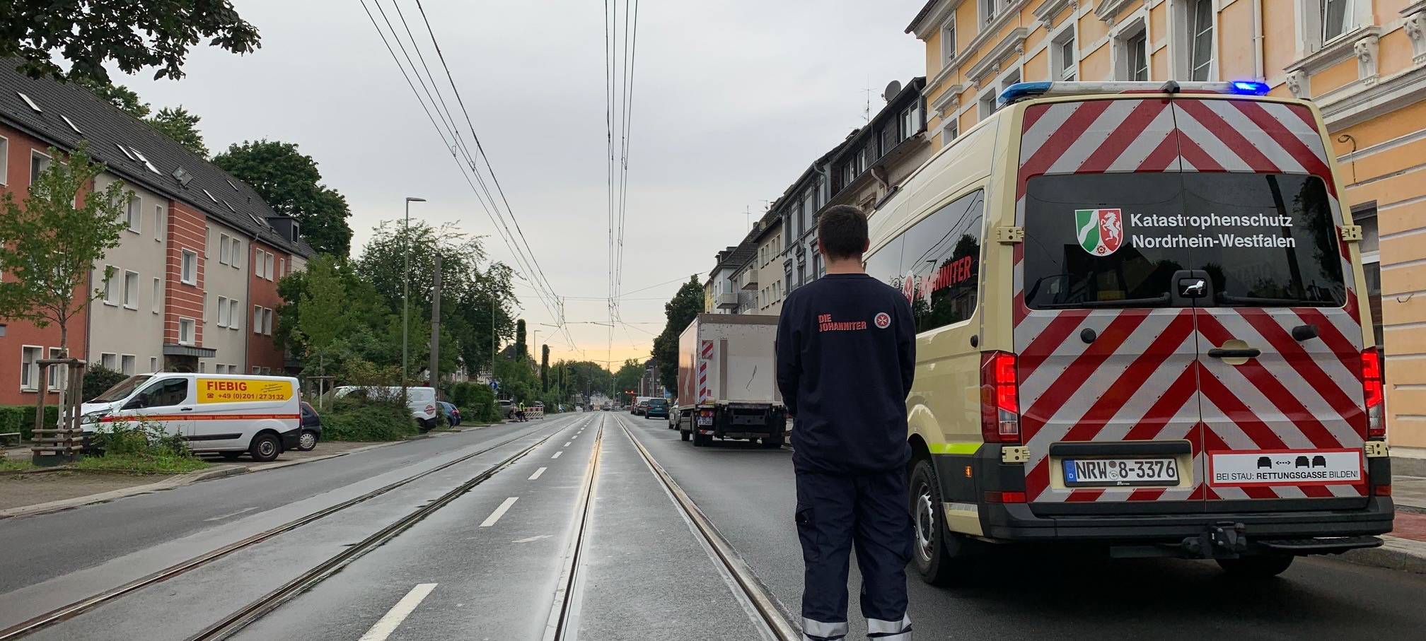 steeler-strasse-johanniter-katastrophenschutz-feuerwehr-bagger-bombe-huttrop-pestalozzi-radio-essen