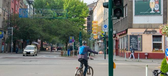 Schild Grüner Pfeil für Fahrradfahrer in Essen-Rüttenscheid