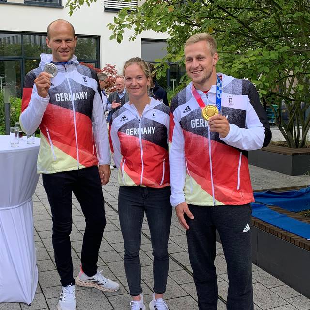 Max Hoff, Caroline Arft und Max Rendschmidt mit ihren Medaillen