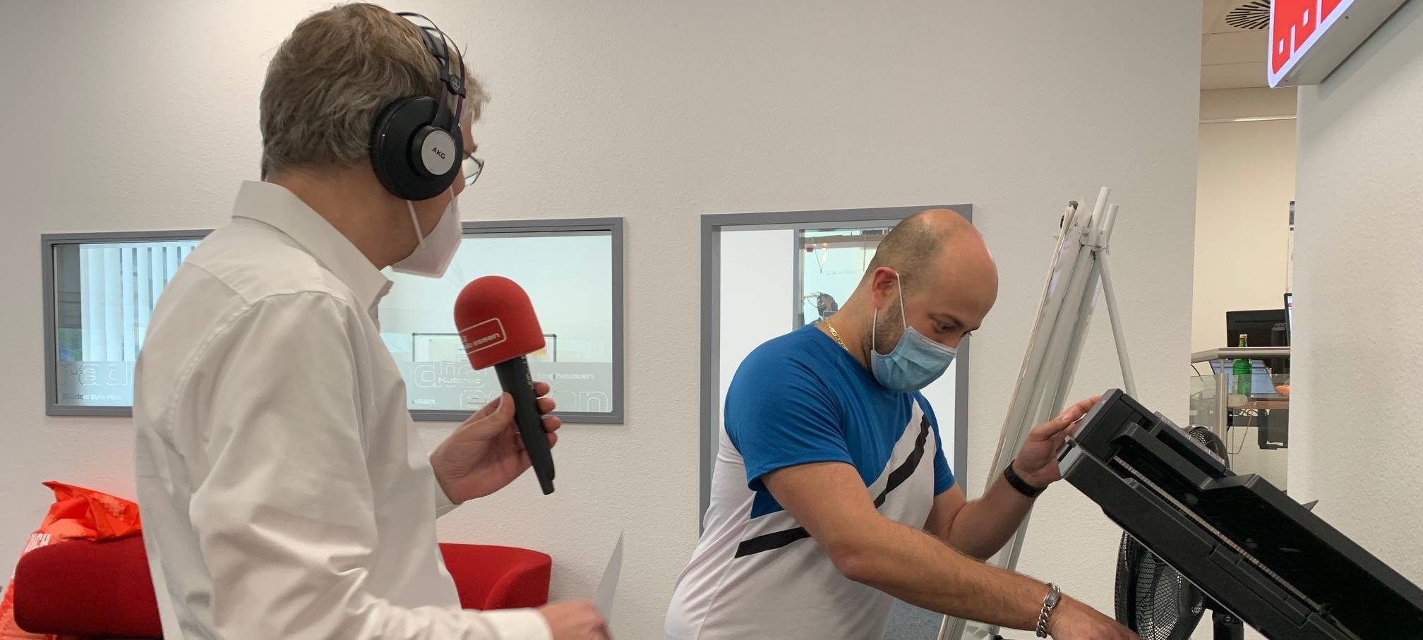 Bundestagswahl in Essen: Direktkandidat Jules El-Khatib von der Linken im Politiker-Praktikum