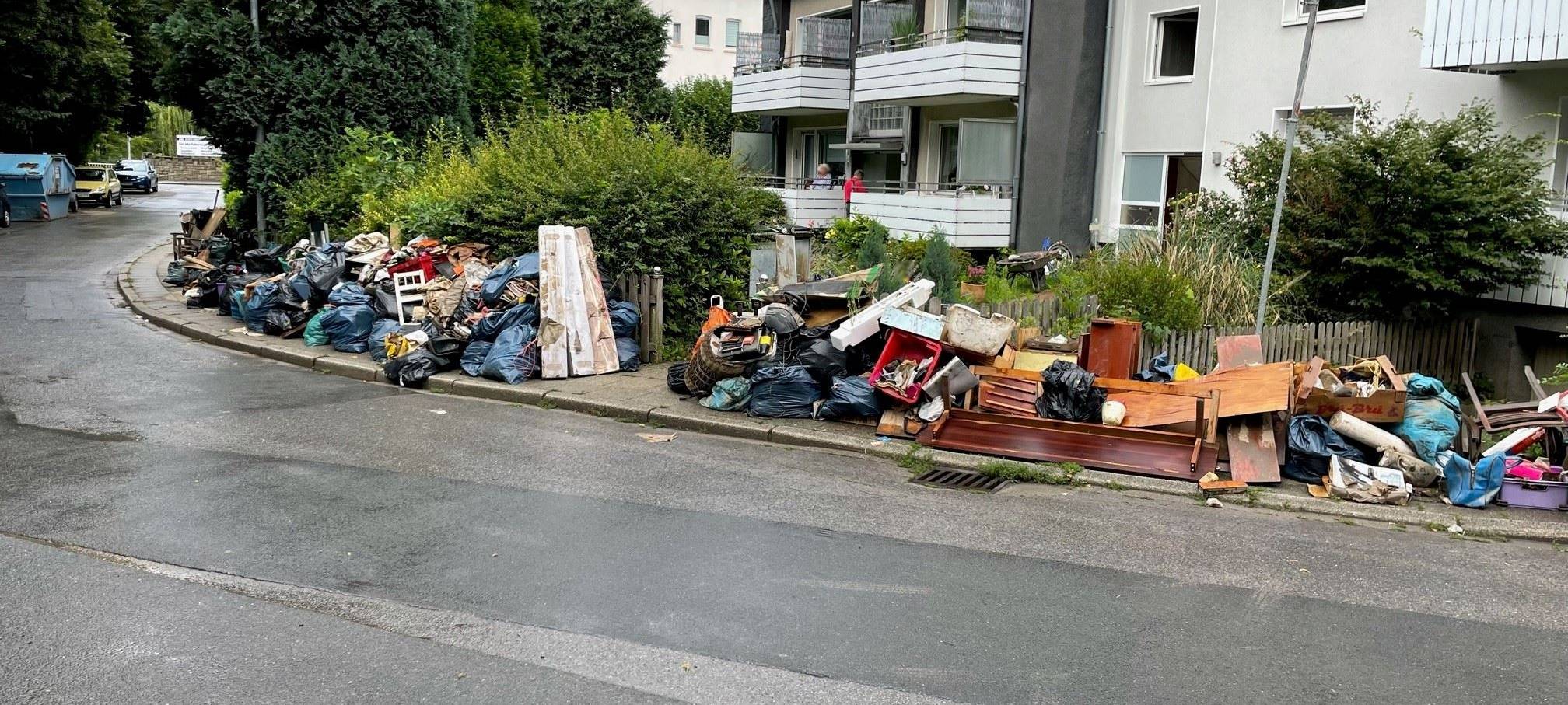 Sperrmüll am Straßenrand