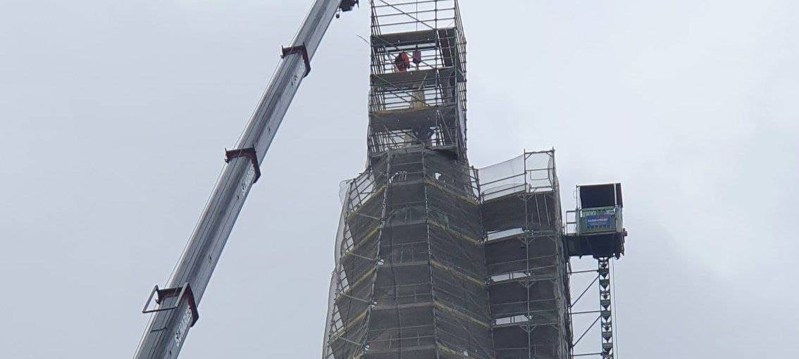Essen: Abgebrannter Kirchturm bekommt endlich neue Spitze