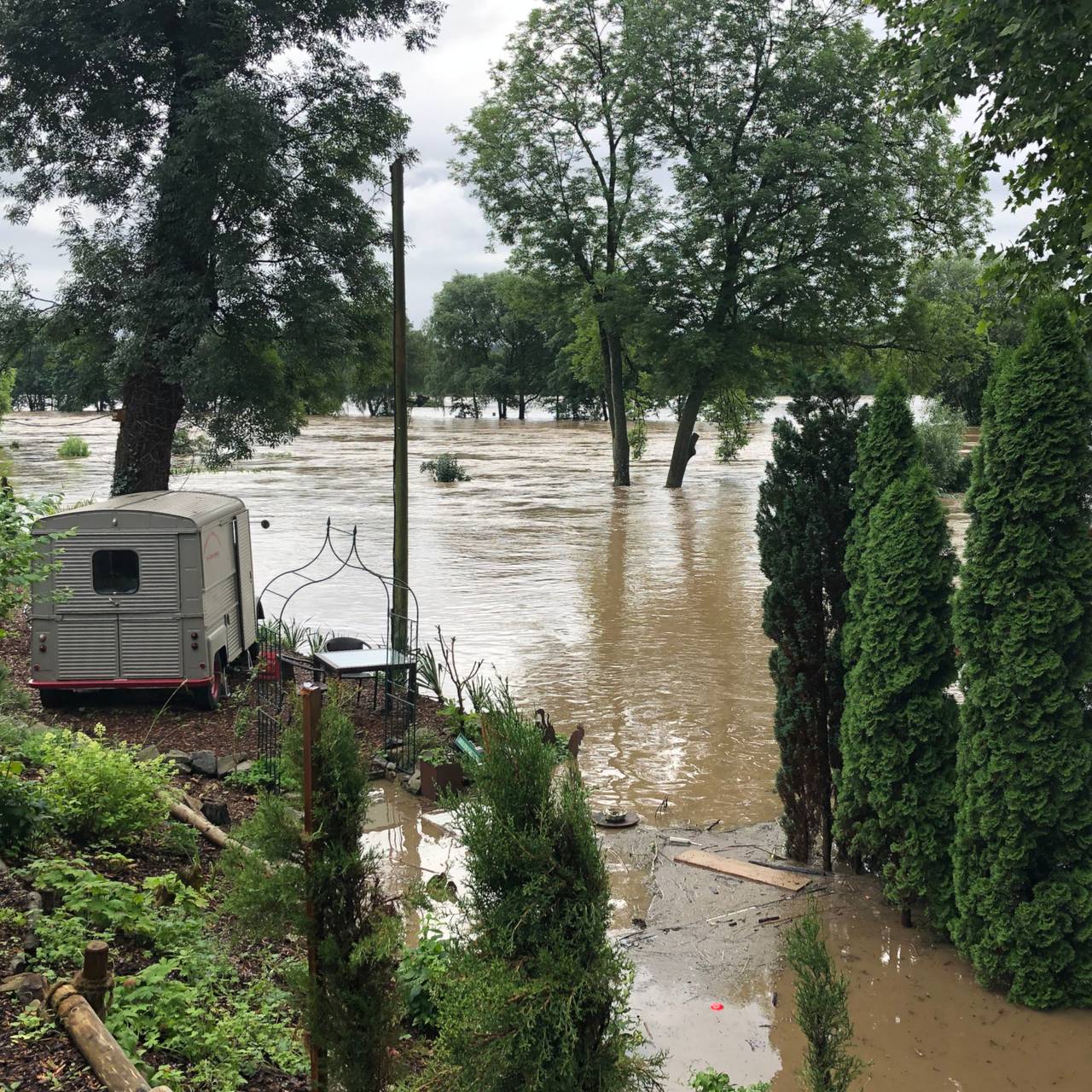 simone-bauer-radio-essen-im-ohr-ruhrcamping-hochwasser-horst