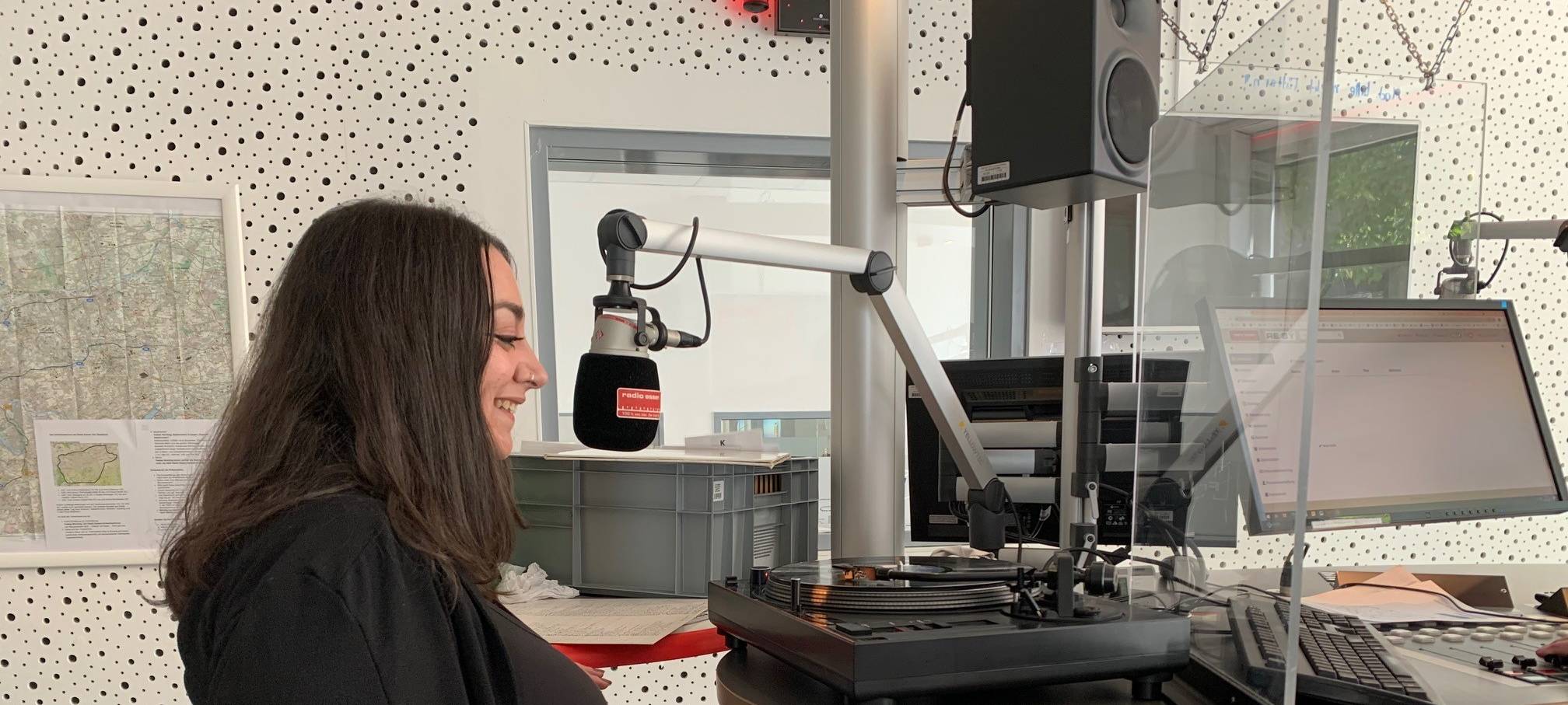 Bundestagswahl in Essen: Direktkandidatin Ezgi Güyildar von der Linken im Politiker-Praktikum