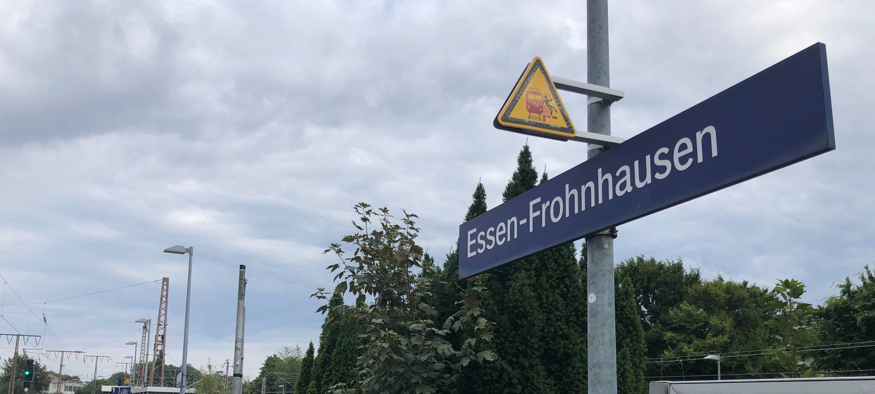 radio-essen-interview-s-bahnhof-frohnhausen-bahn-zug-vandalismus-graffiti-rolltreppe-onkenstrasse-nöggerathstrasse-stadtreporter