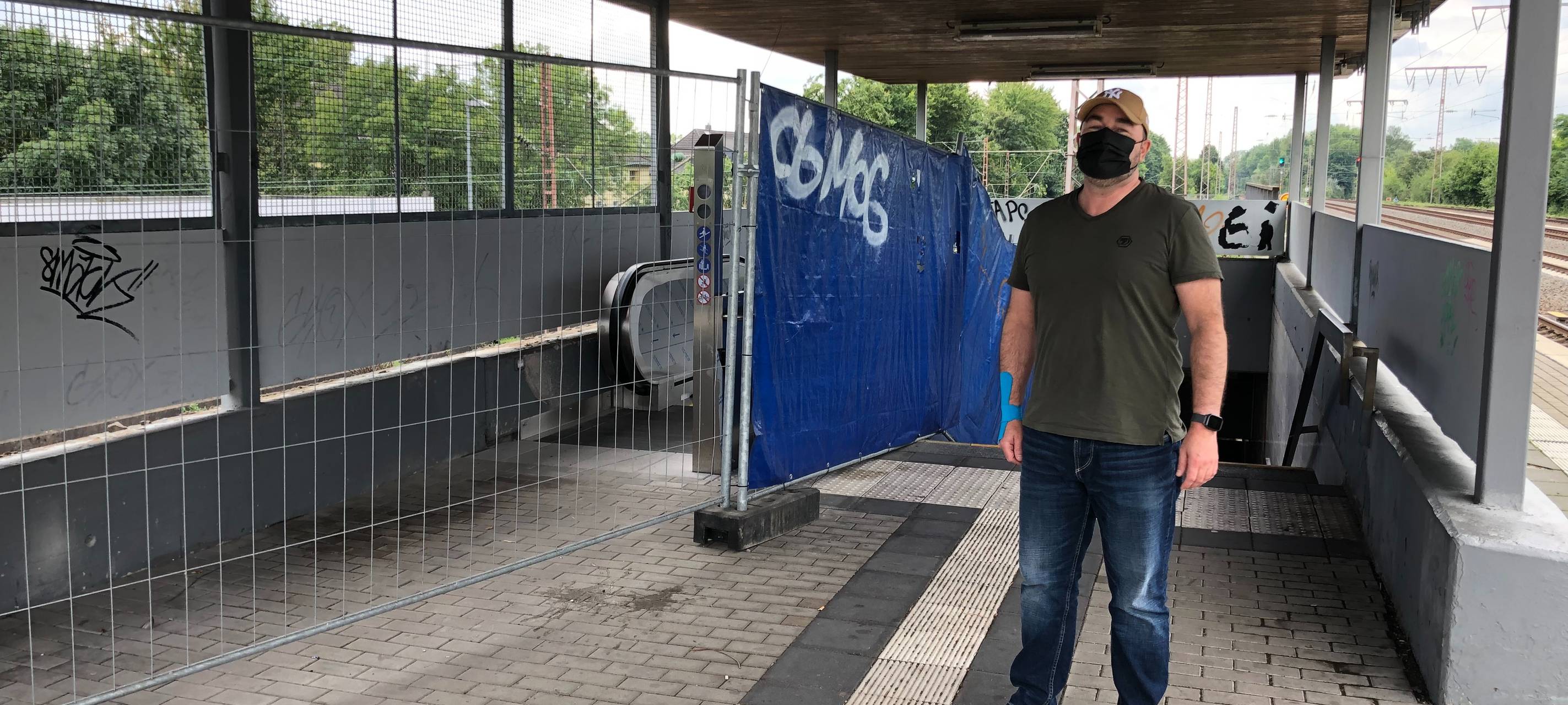 radio-essen-interview-s-bahnhof-frohnhausen-bahn-zug-vandalismus-graffiti-rolltreppe-onkenstrasse-nöggerathstrasse-stadtreporter