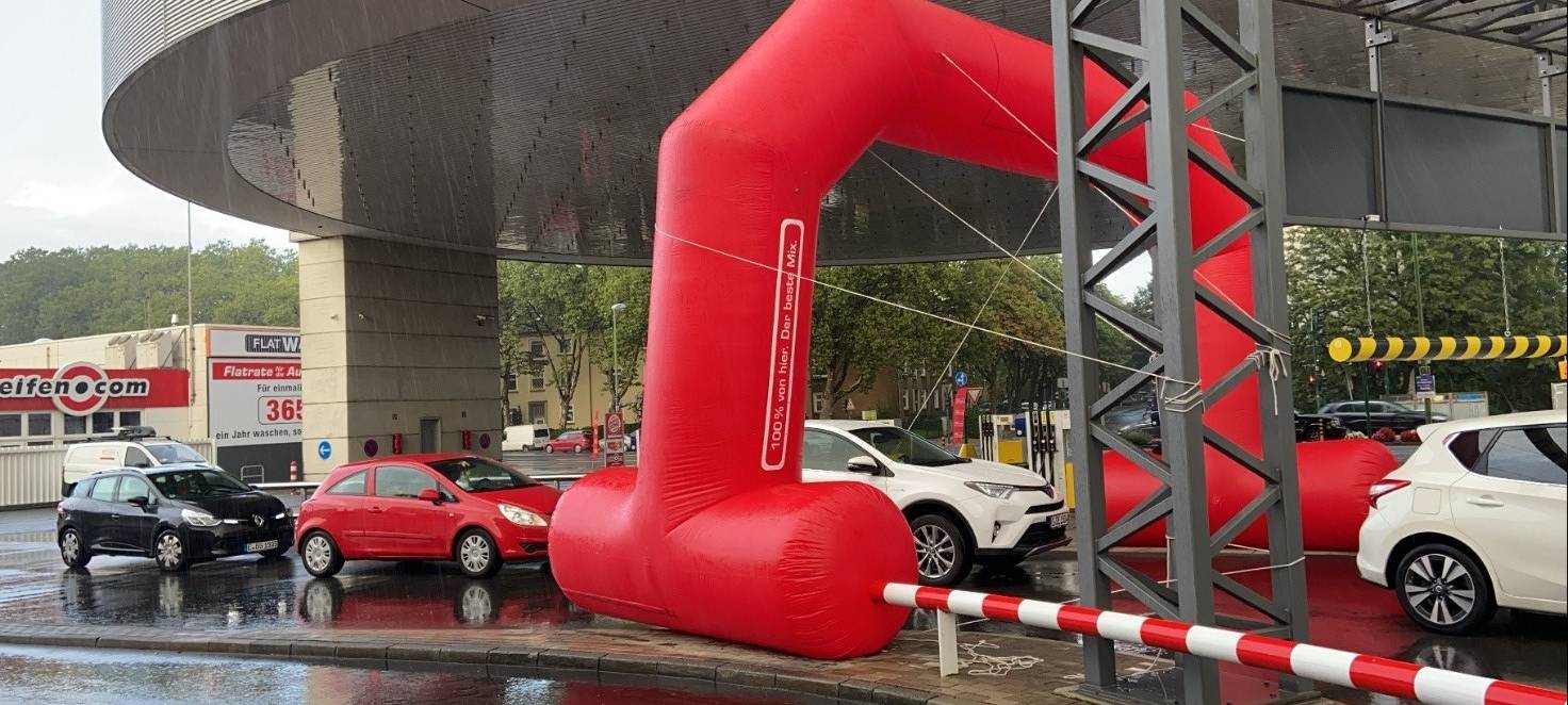 Der Radio Essen-Torbogen bei Mr. Wash in Altenessen