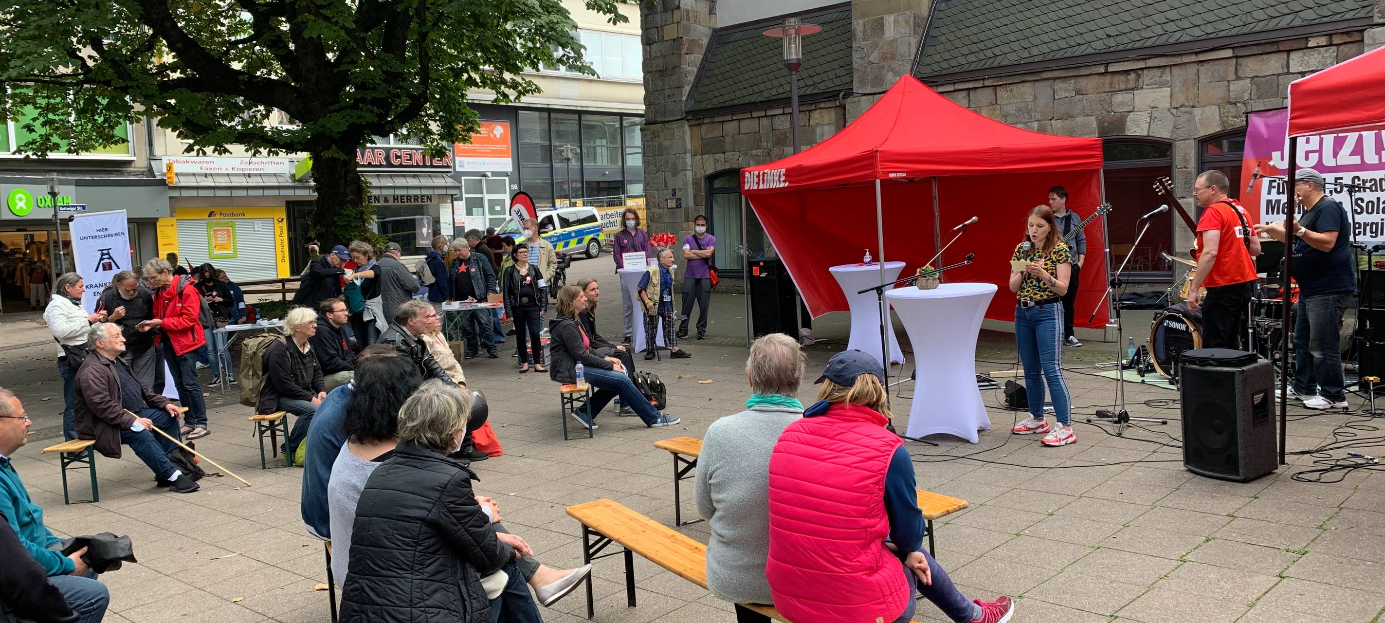 Essen: Linke-Spitzenkandidatin Janine Wissler in der Innenstadt