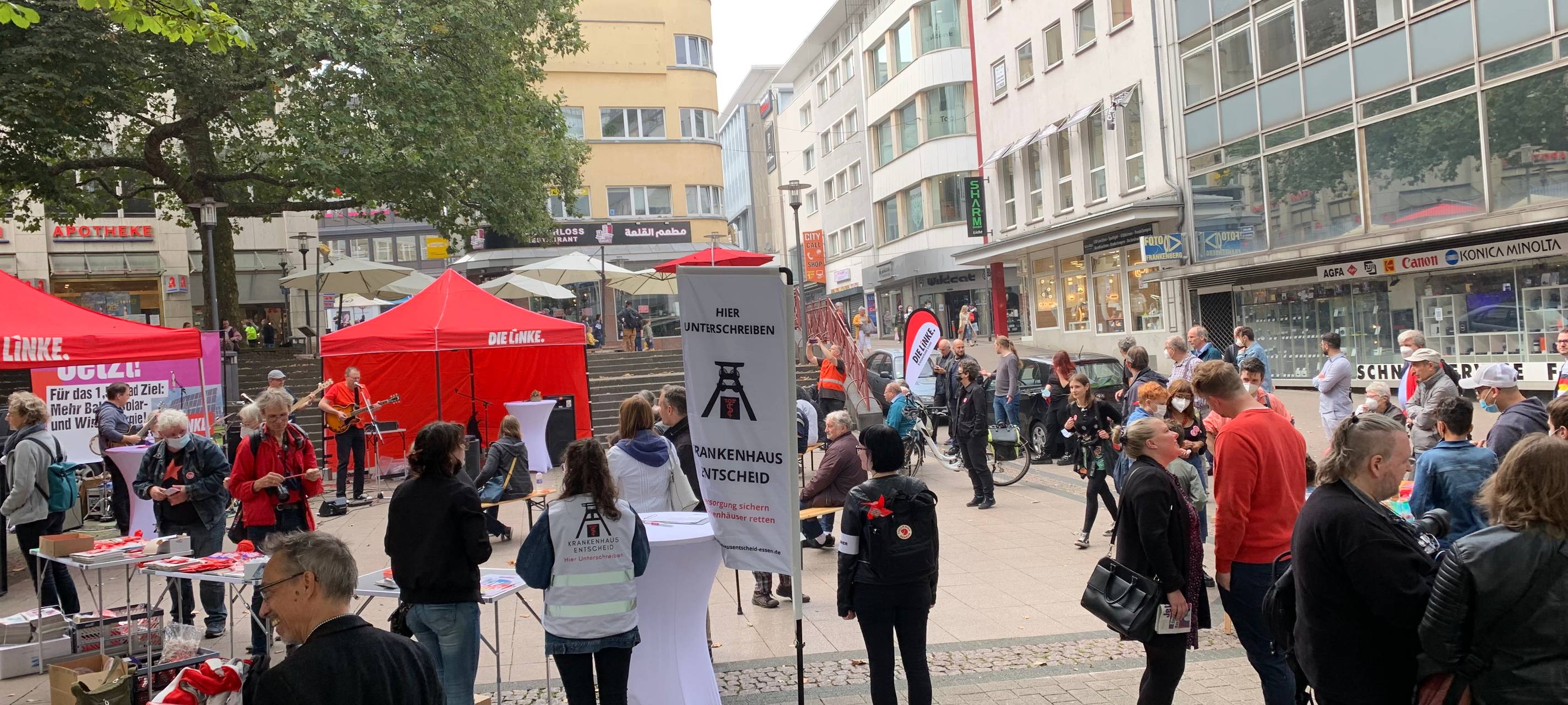 Essen: Linke-Spitzenkandidatin Janine Wissler in der Innenstadt