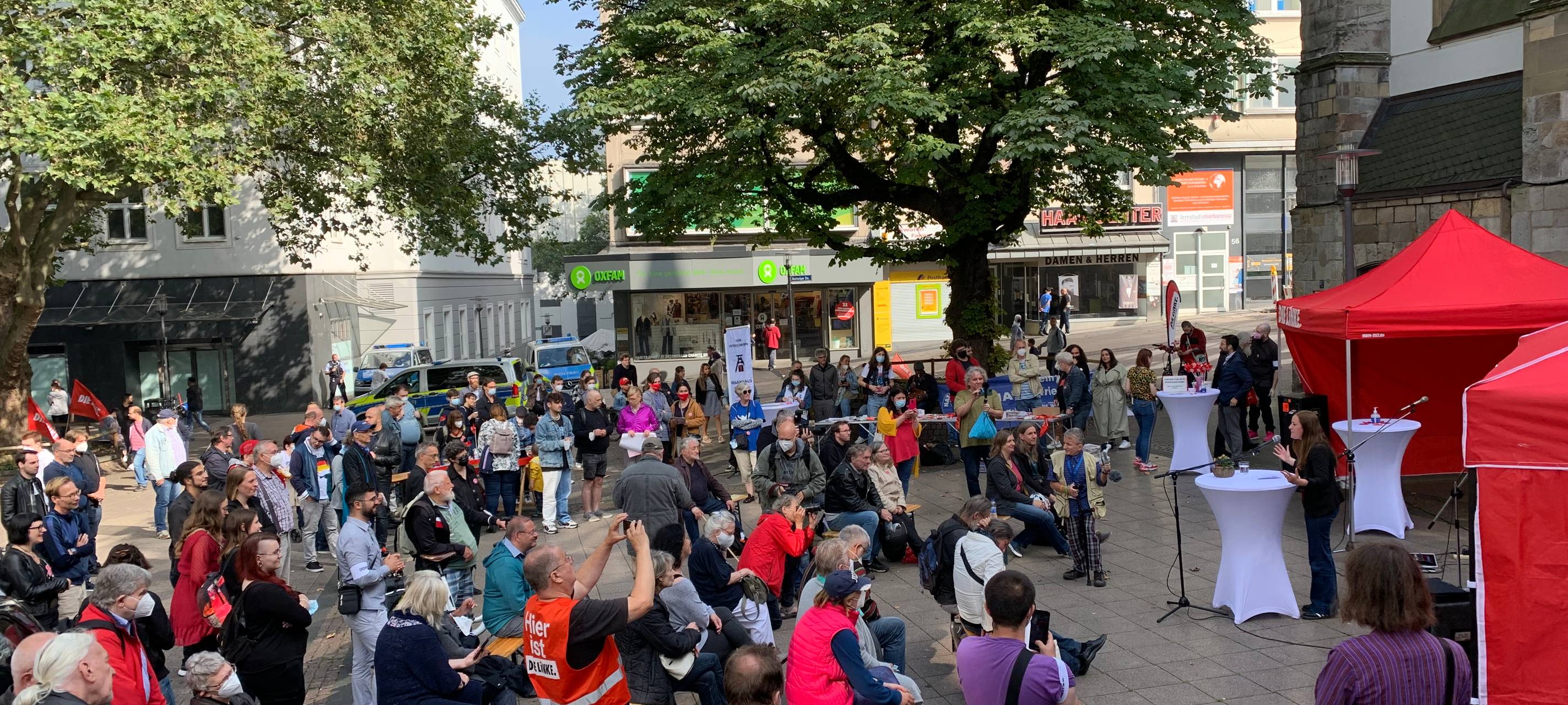 Essen: Linke-Spitzenkandidatin Janine Wissler in der Innenstadt
