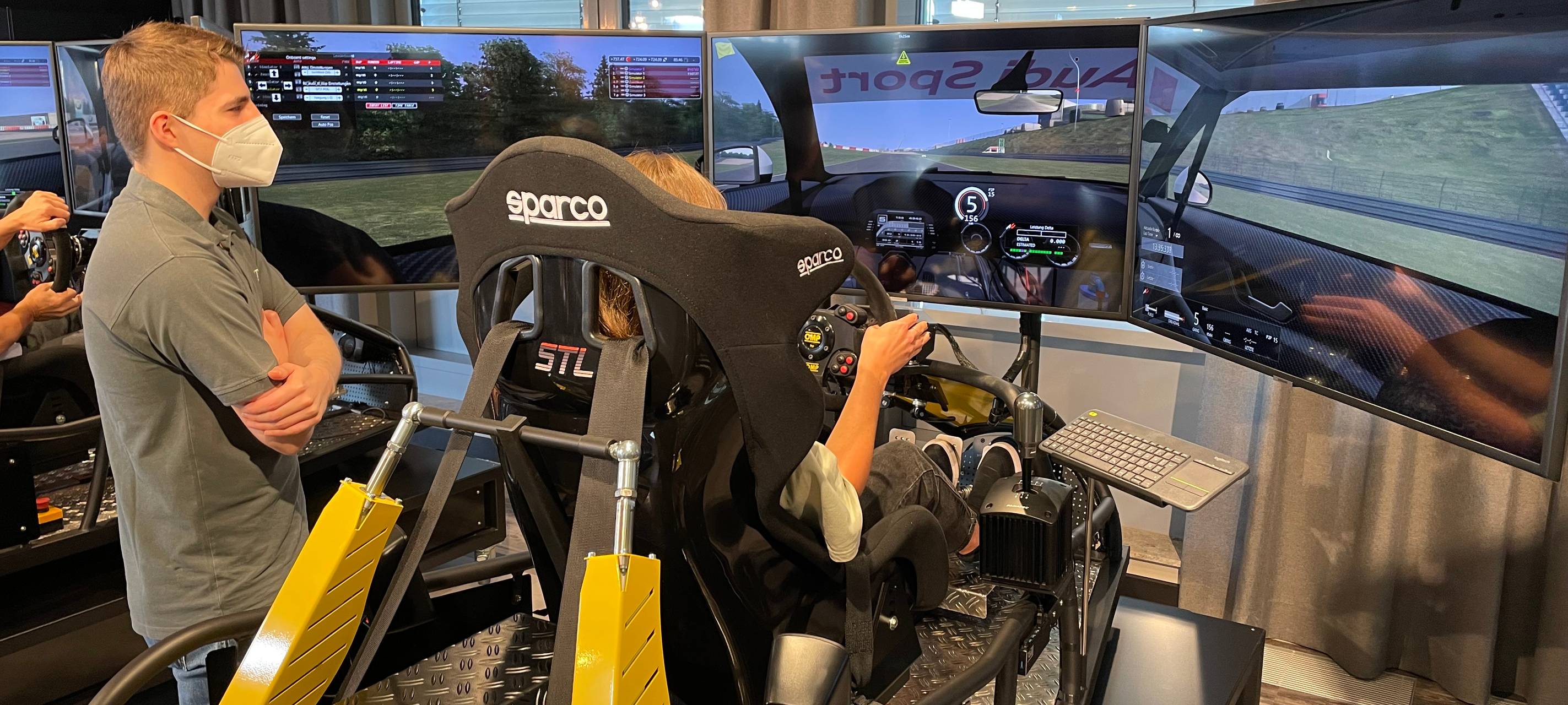 Neue eSport Lounge in Essen: Rennen fahren wie am Nürburgring