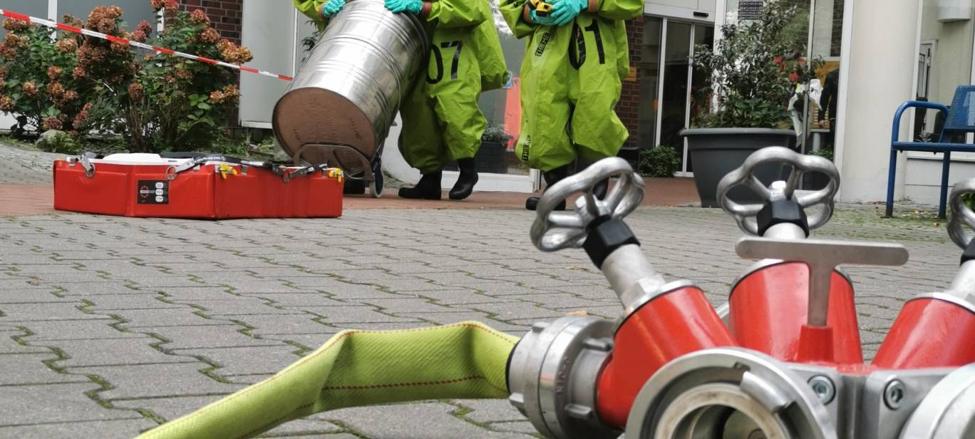 Chemieunfall in Essen sorgt für spektakulären Feuerwehreinsatz