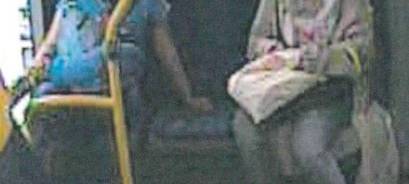 Essen: Vermeintlich höfliche Frauen bestehlen Senior an Bushaltestelle