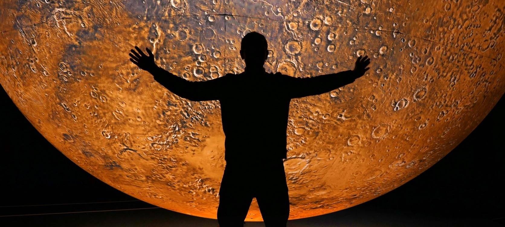 Lichtinstallation Mars beim Essen Light Festival 2021