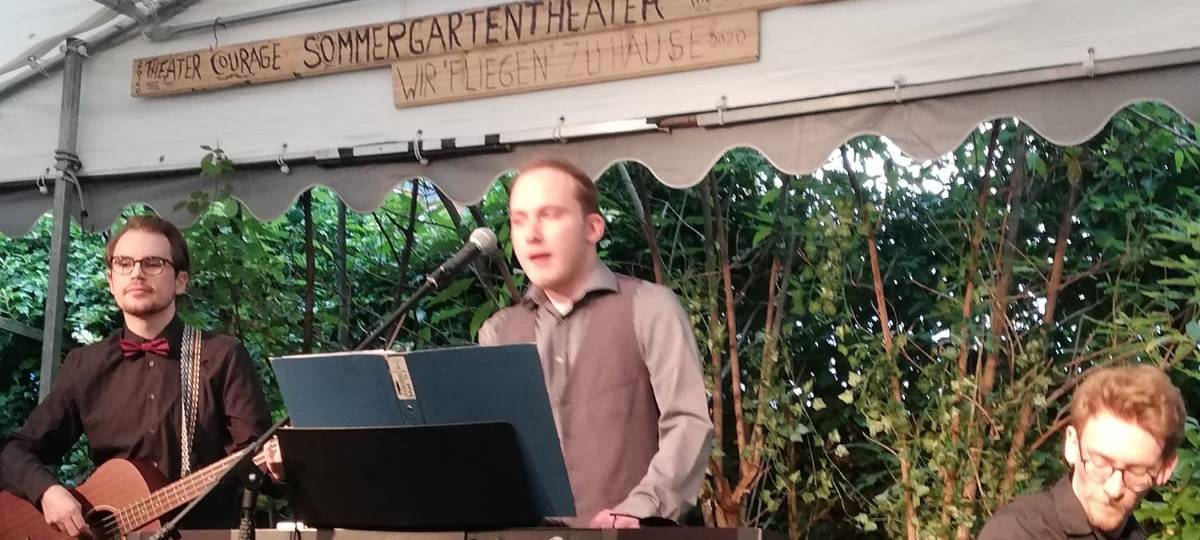 Essen: Lebende Antiquitäten im Theater Courage