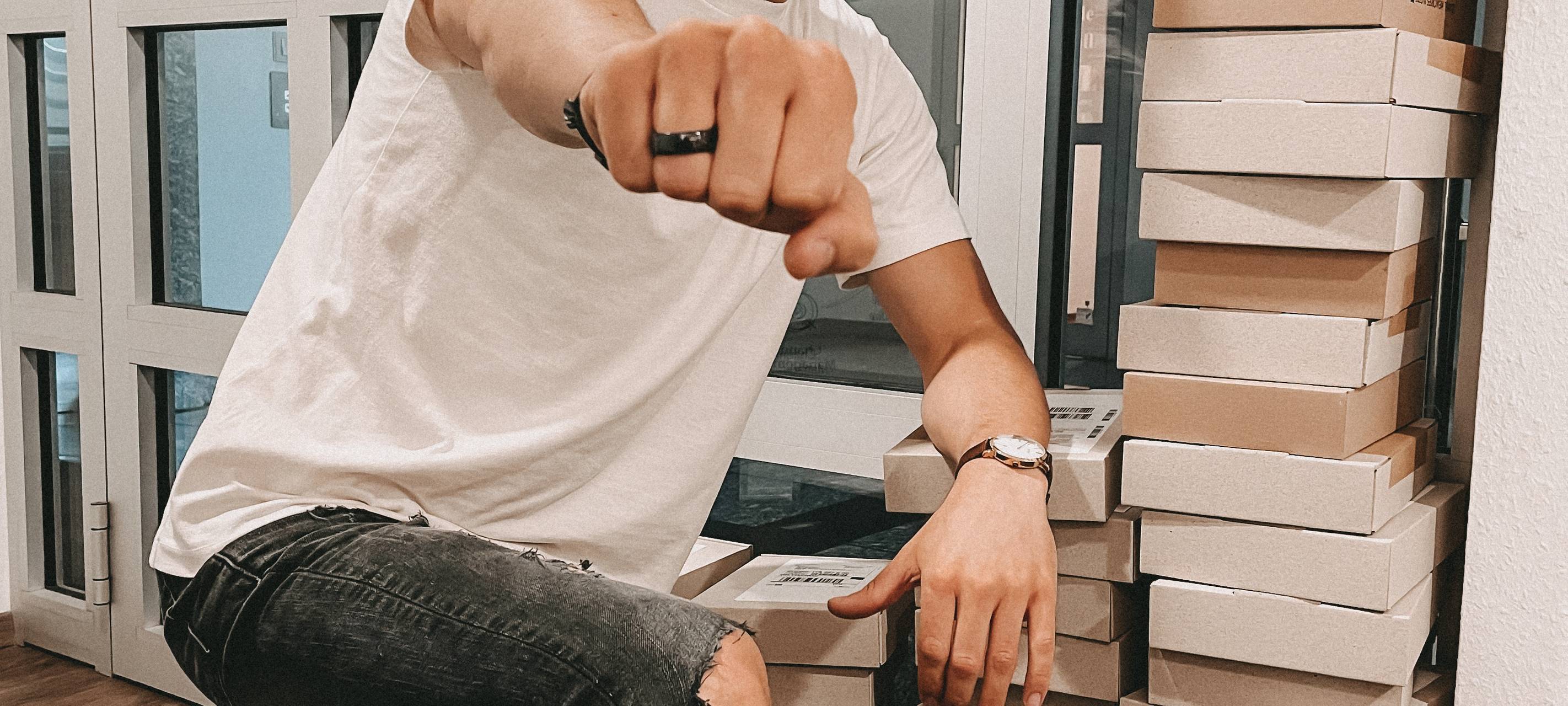 Bezahlring von PAGOPACE an Hand von FOM-Student aus Essen