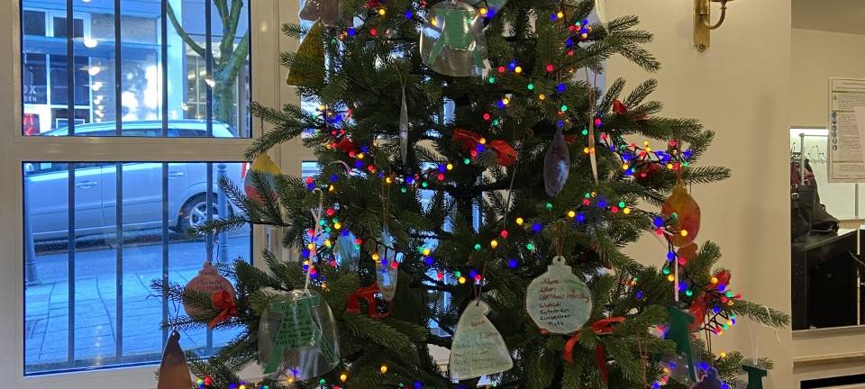 Essen: Kinderwünsche am Weihnachtsbaum