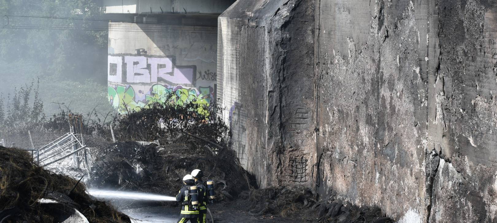 Stützwand an A40 in Bochum ist abgebrannt
