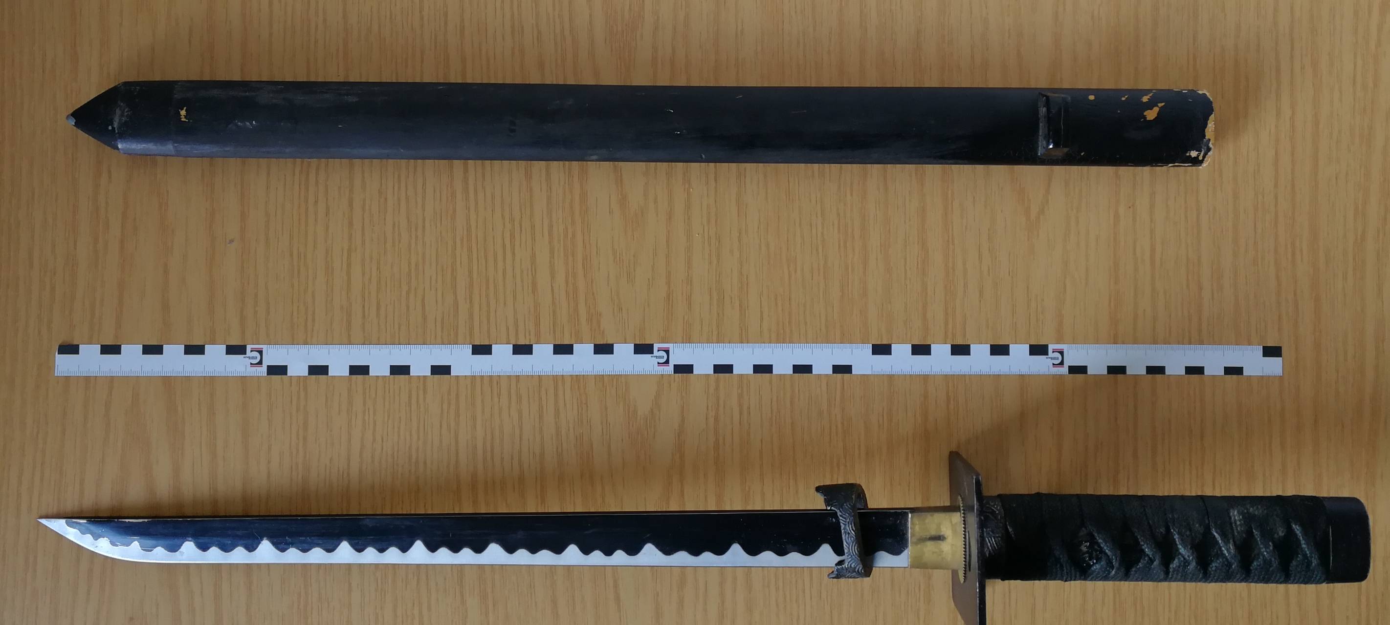 Mit Samuraischwert im Hauptbahnhof - Bundespolizei stellt scharfe Waffe sicher