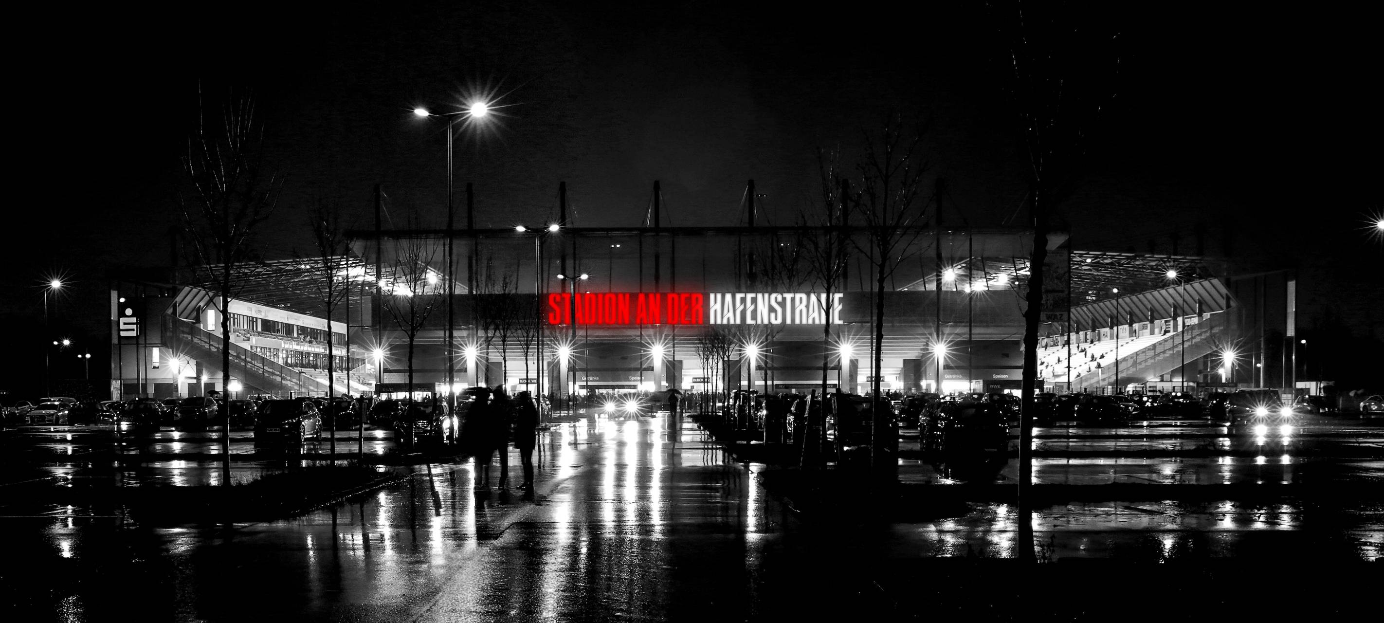 Der Schriftzug für den neuen Stadionnamen in Essen: Stadion an der Hafenstraße