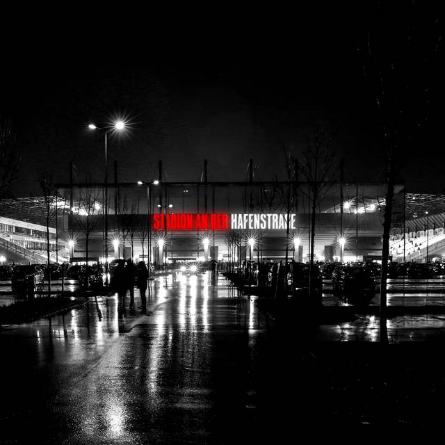 Der Schriftzug für den neuen Stadionnamen in Essen: Stadion an der Hafenstraße