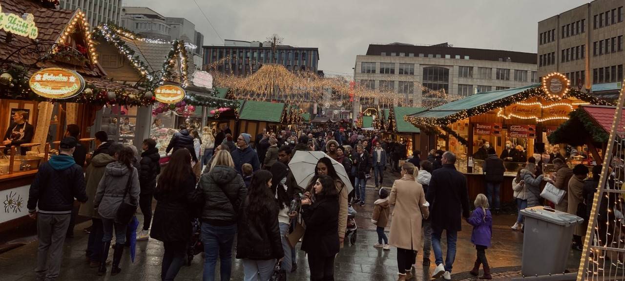 Essen: Voller Weihnachtsmarkt trotz Corona-Bedingungen