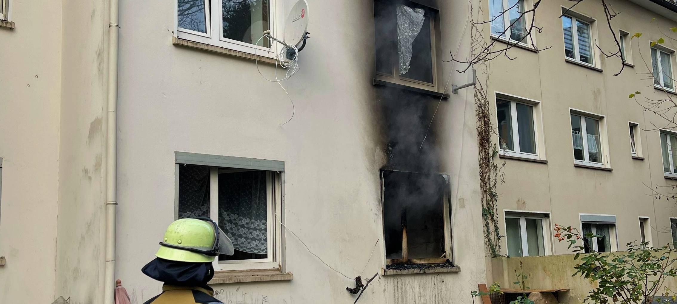 Feuerwehr löscht Haus in Essen-Altendorf an der Grieperstraße