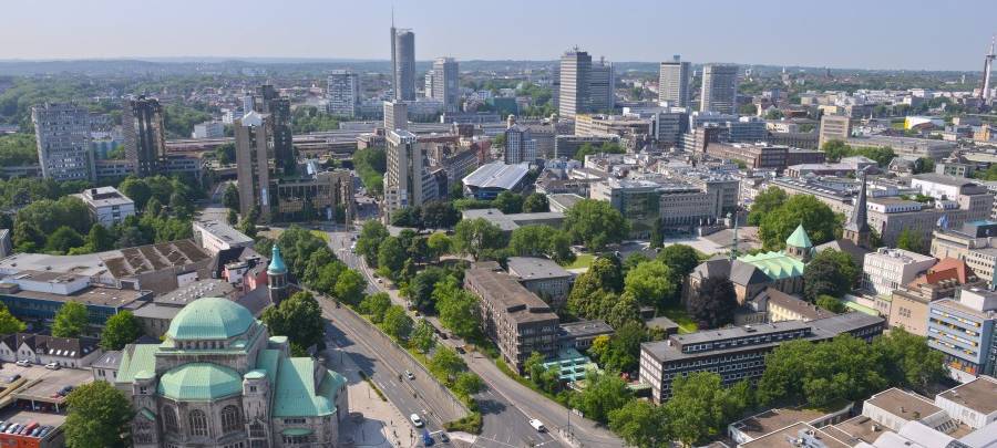 Blick vom Rathaus auf die Essener Skyline
