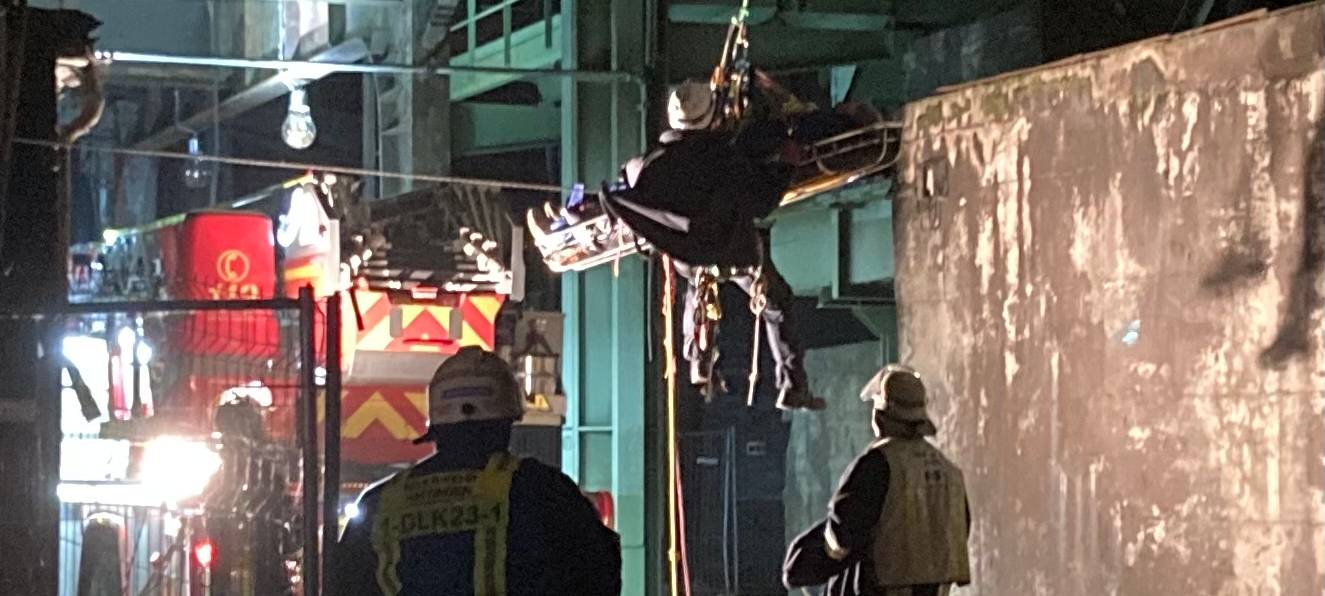 Feuerwehr Essen bei spektakulärem Höheneinsatz in Hattingen