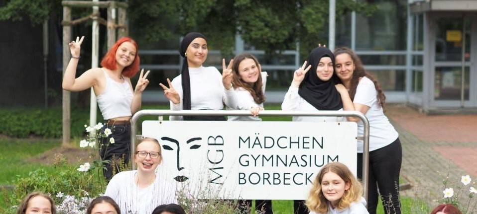 Umweltbewusste Weihnachtsdeko aus Essen: Schülerinnen verkaufen eigene Produkte