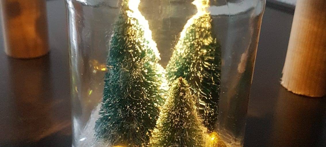 Umweltbewusste Weihnachtsdeko aus Essen: Schülerinnen verkaufen eigene Produkte