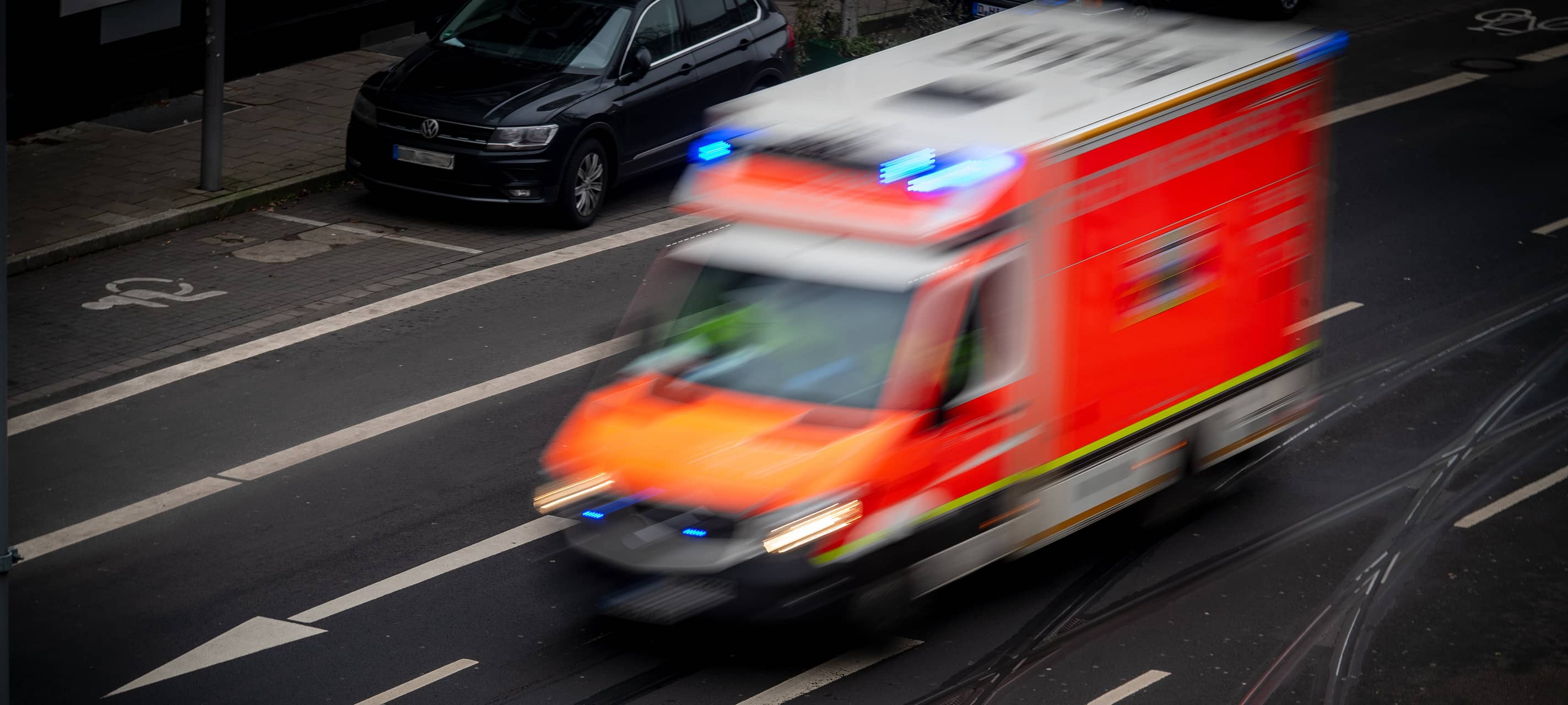 rettungswagen-feuerwehr-einsatz-blaulicht-radio-essen