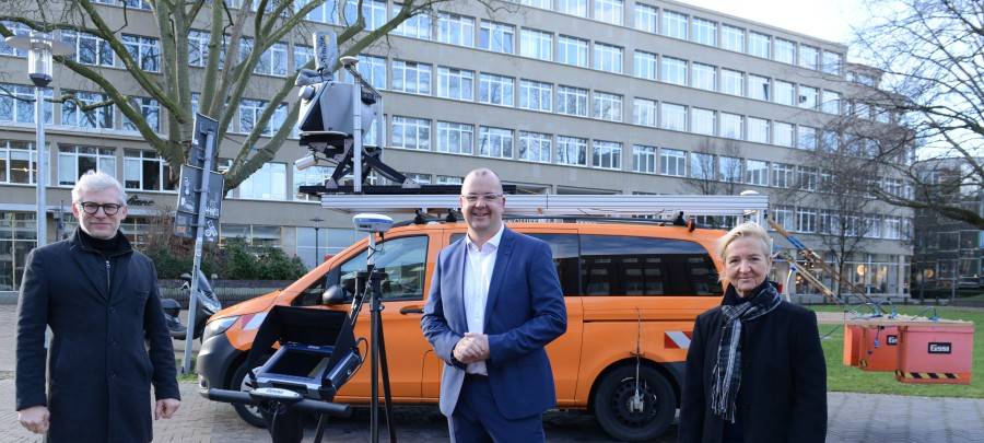 Stadt Essen präsentiert Projekt "TWIN4ROAD" in dem Schlaglöcher mit künstlicher Intelligenz vorhergesagt werden sollen