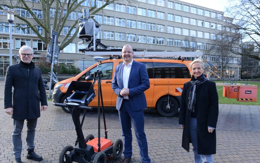 Stadt Essen präsentiert Projekt "TWIN4ROAD" in dem Schlaglöcher mit künstlicher Intelligenz vorhergesagt werden sollen