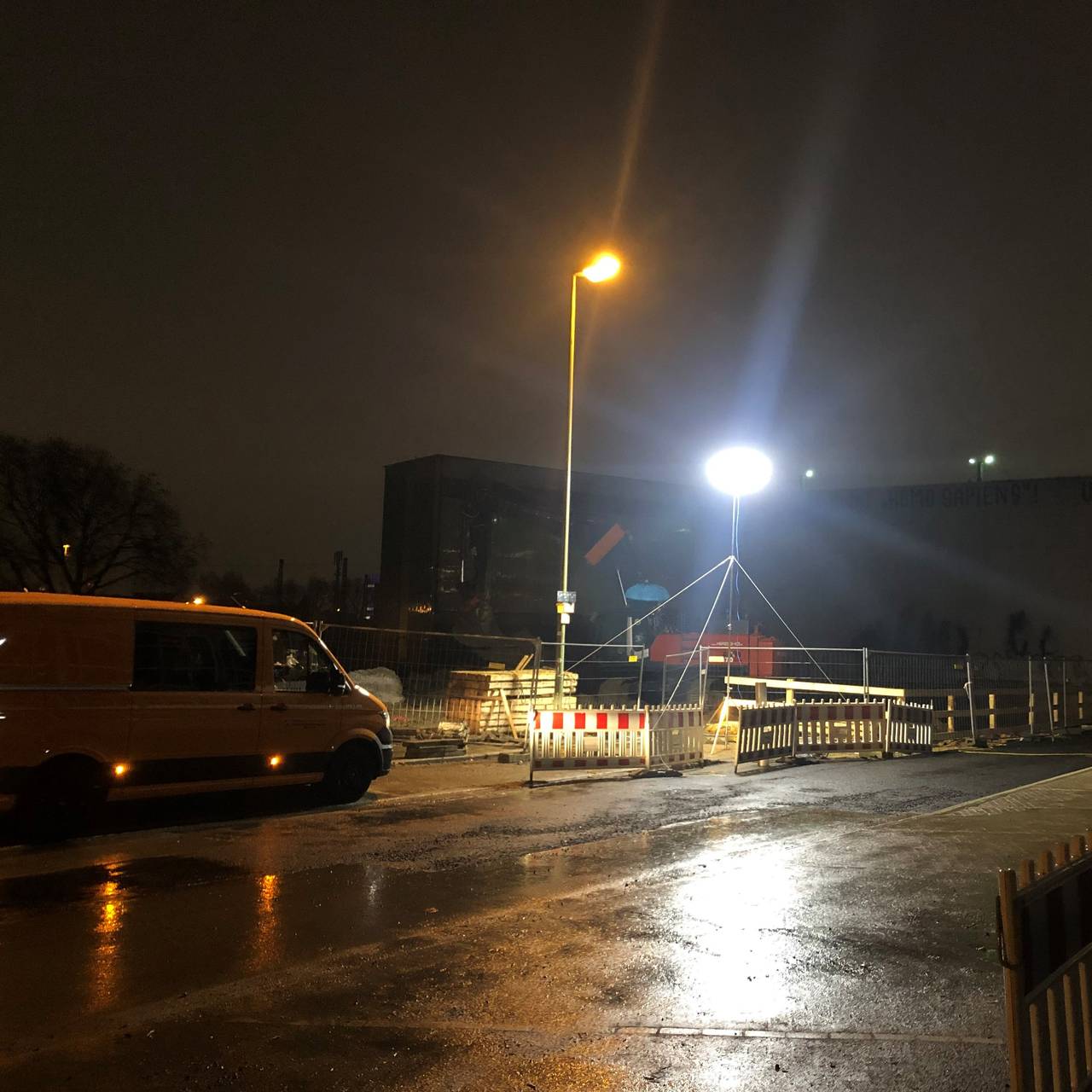 essen-bombe-power-moon-radio-licht
