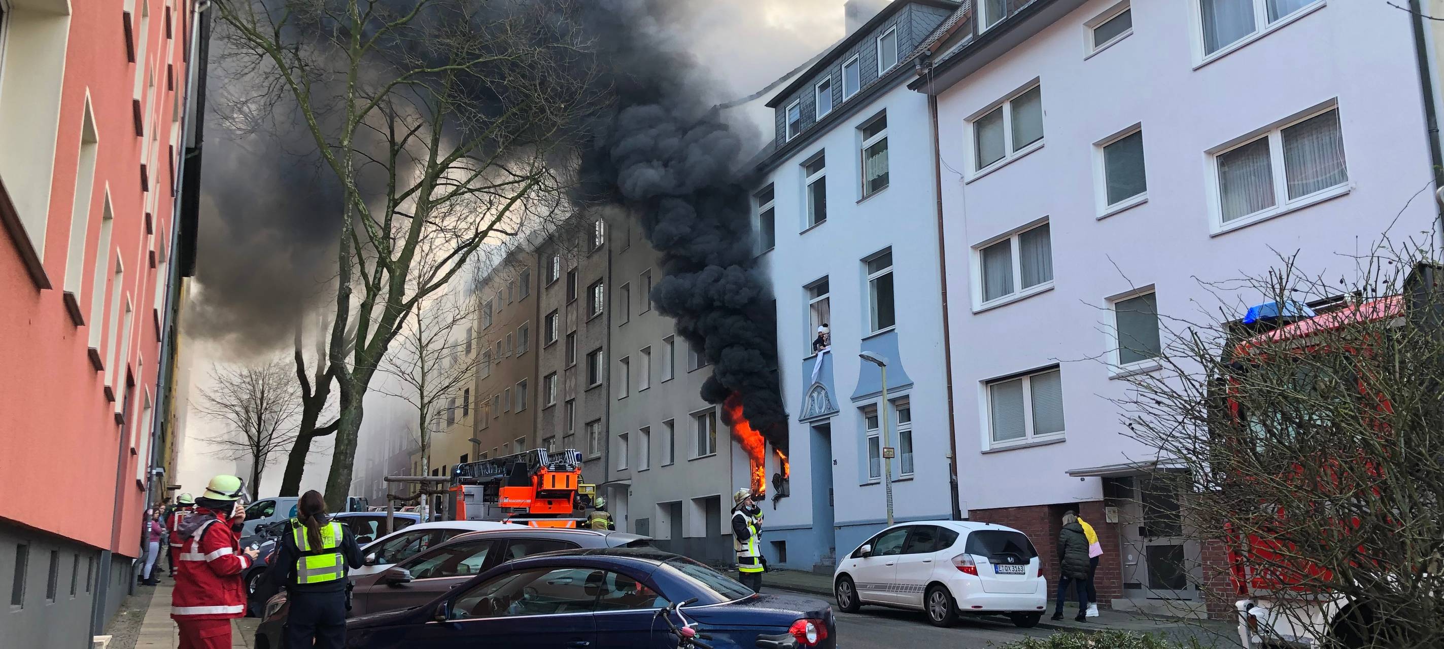 feuer-brand-wohnungsbrand-feuerwehr-radio-essen