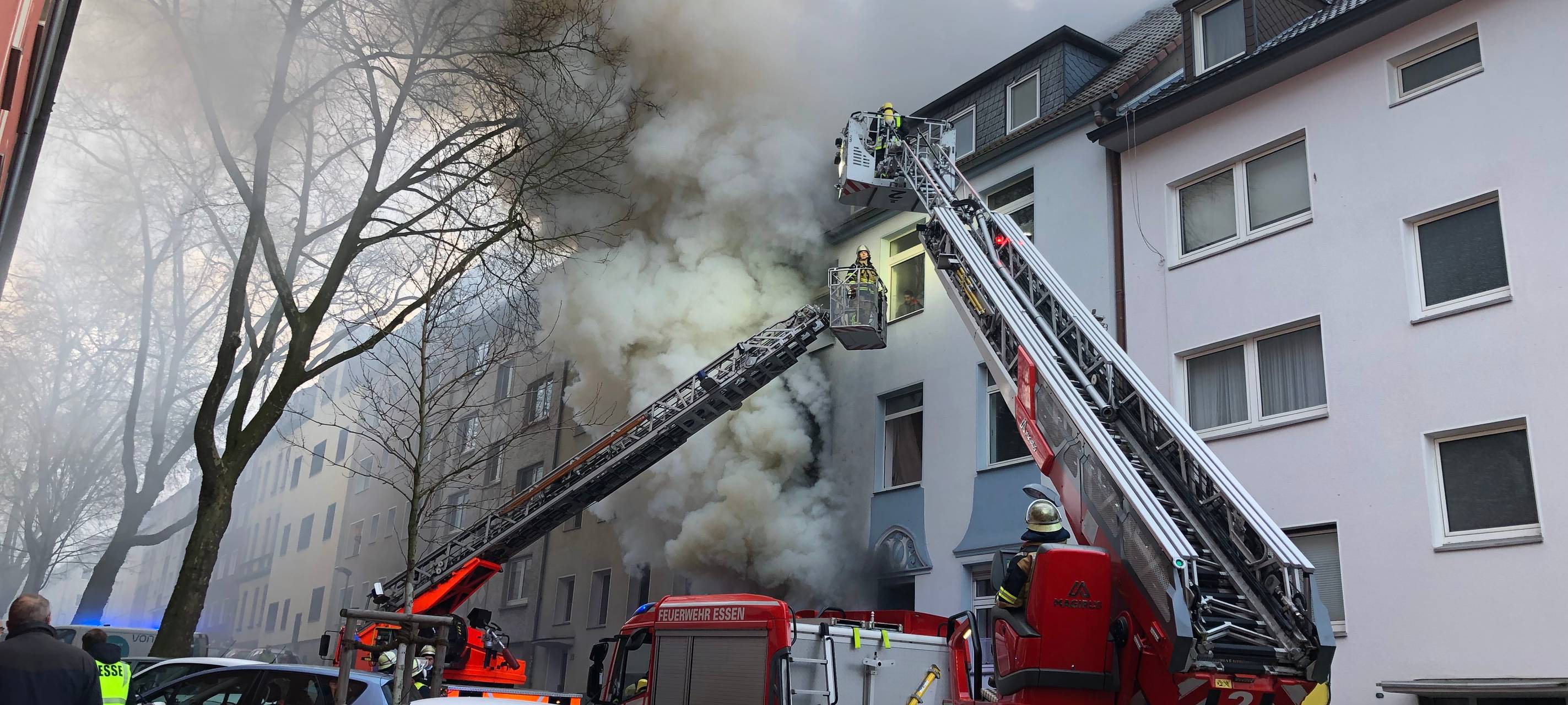 feuer-brand-wohnungsbrand-feuerwehr-radio-essen